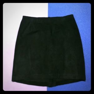 Samuel Robert Woman’s Black Velvet Skirt